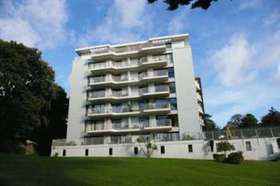 2 bedroom Flat for s...